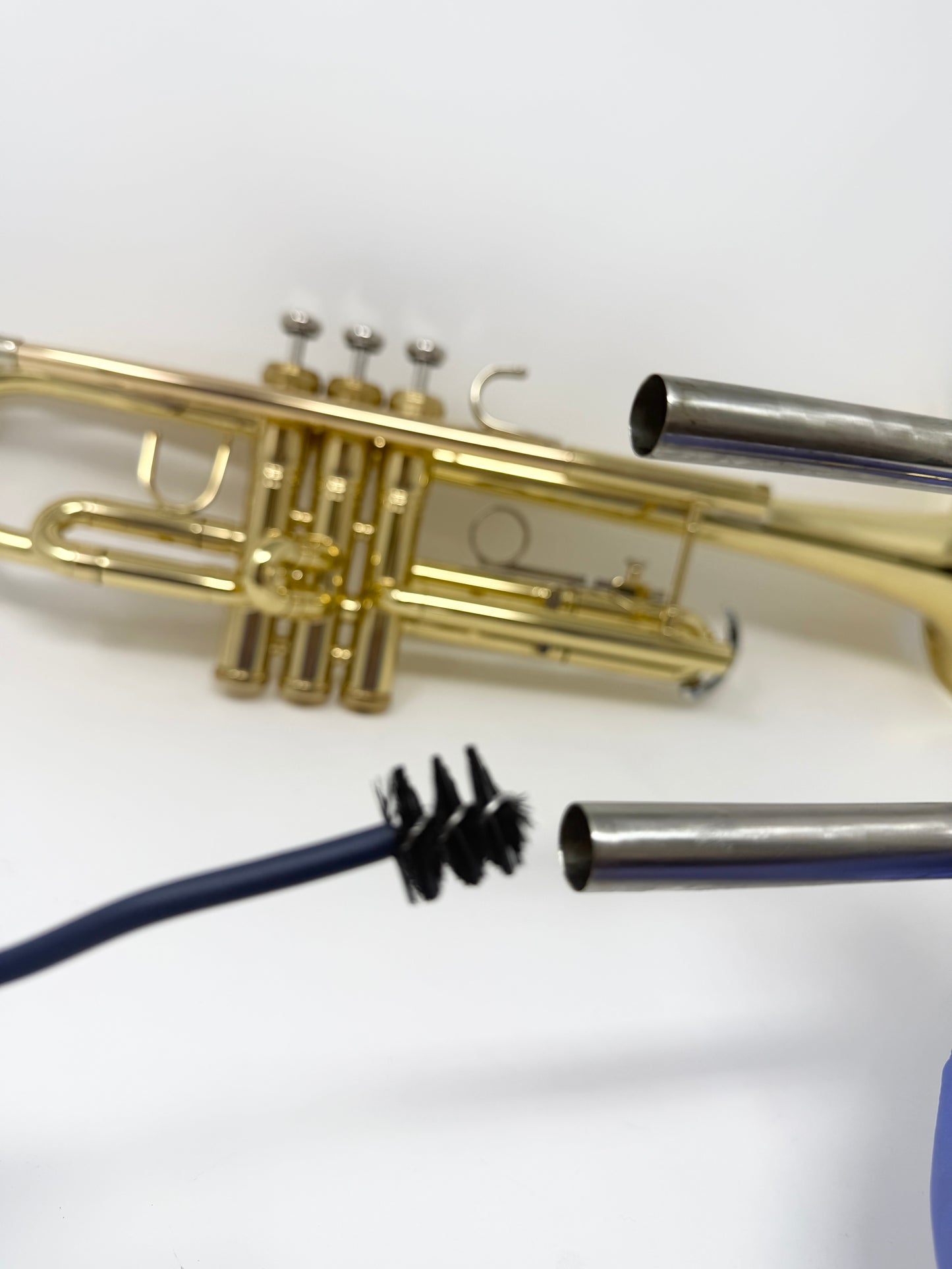 Trumpet cleaning snake