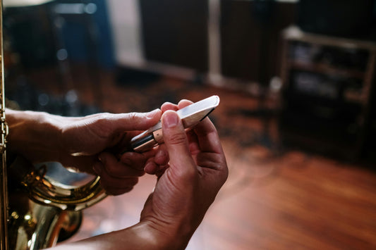 sax mouthpiece inspection