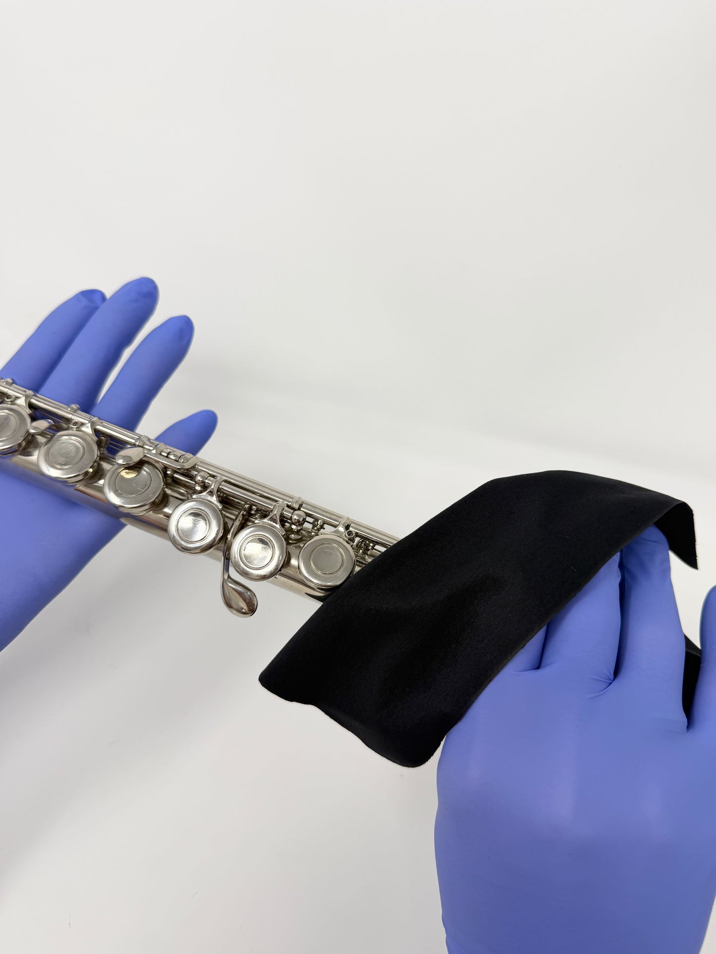 Polishing cloth for a flute