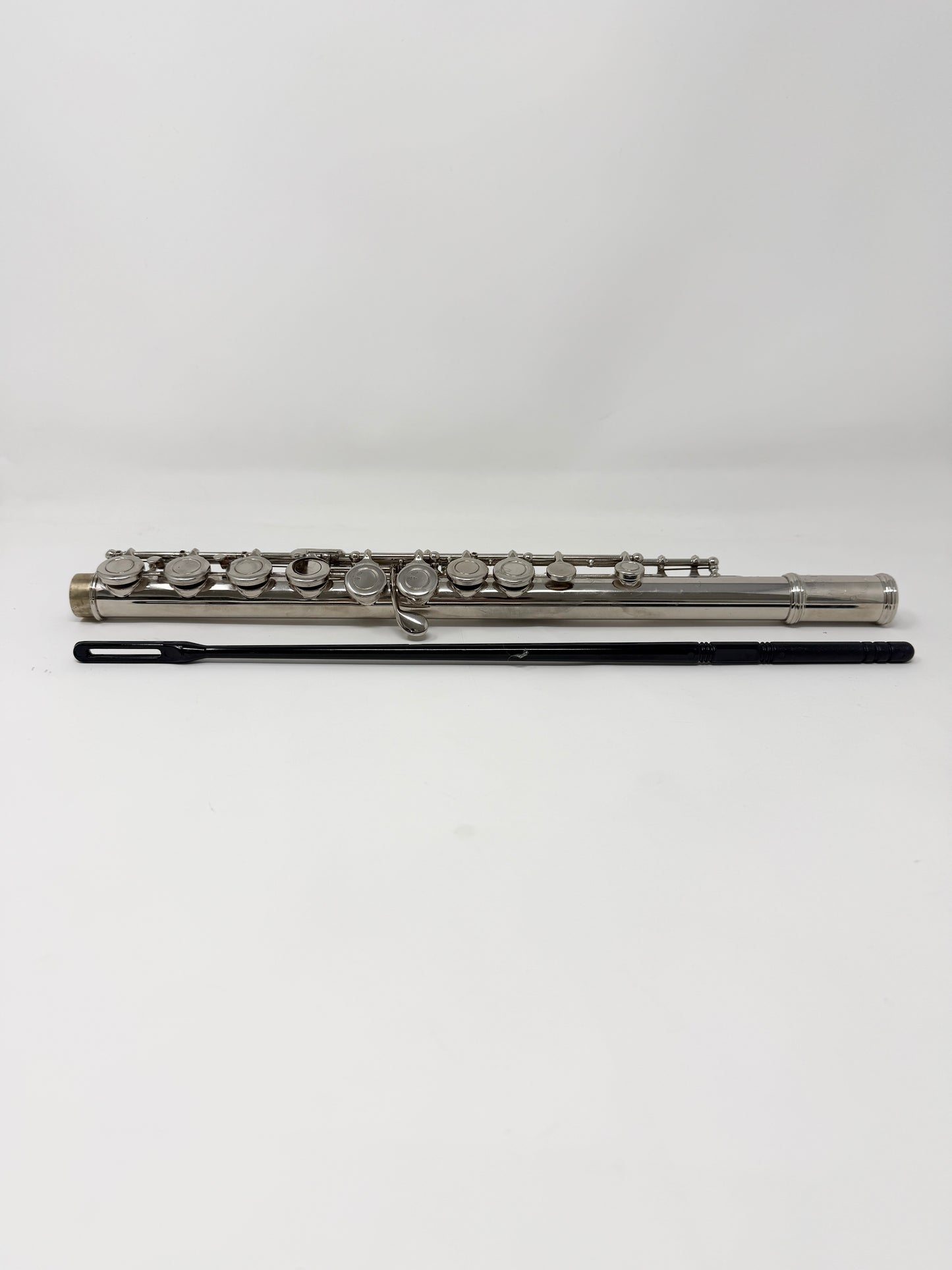Flute with cleaning rod