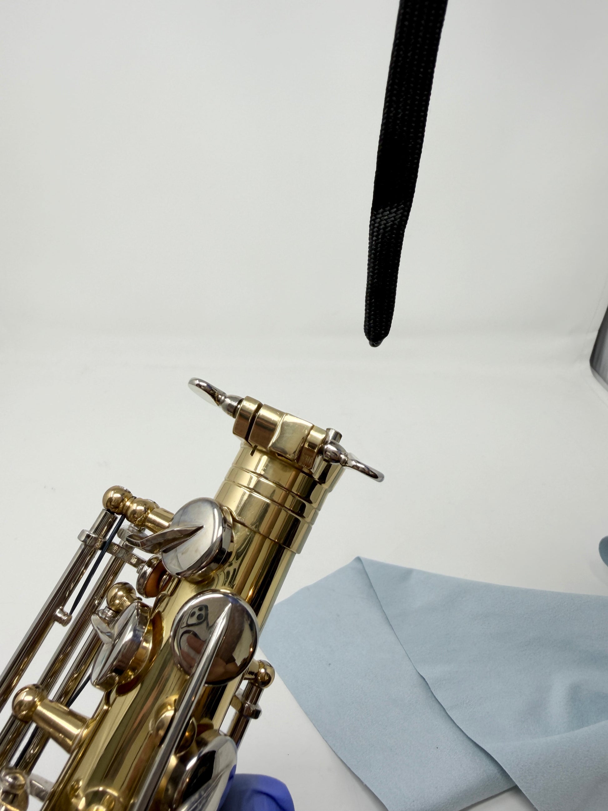 Weighted-end large saxophone swab before use