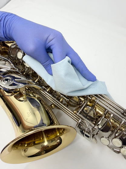 Polishing cloth for a saxophone